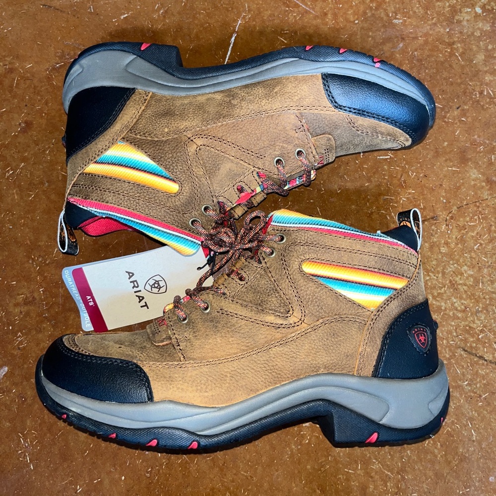 NWT ARIAT WOMEN'S TERRAIN LACE-UP HIKING SHOES